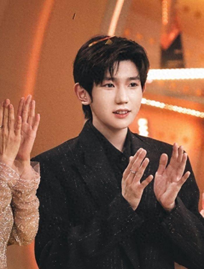 王俊凯_位置_美女