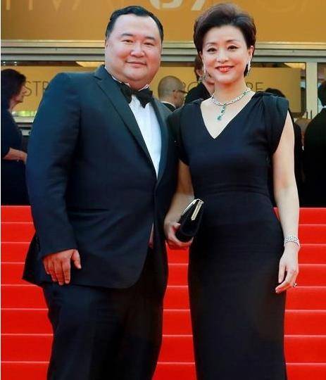 她曾是电视一姐,跟巨星费翔相爱未果,经历两段婚姻终收获爱情_杨澜