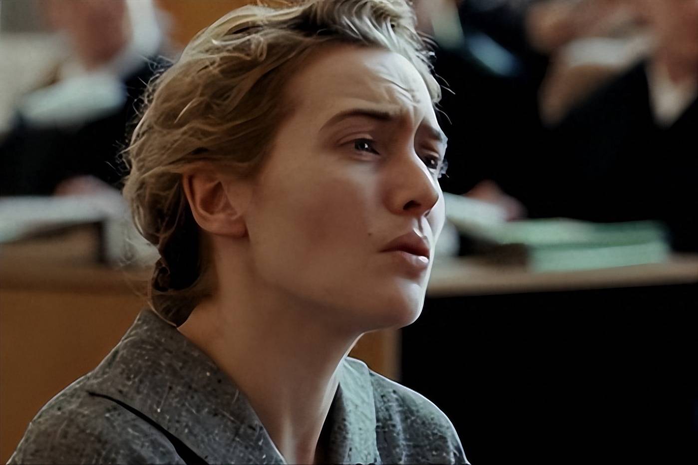 记忆和爱情的交织:《朗读者》中的女子与少年之间的爱情故事_汉娜