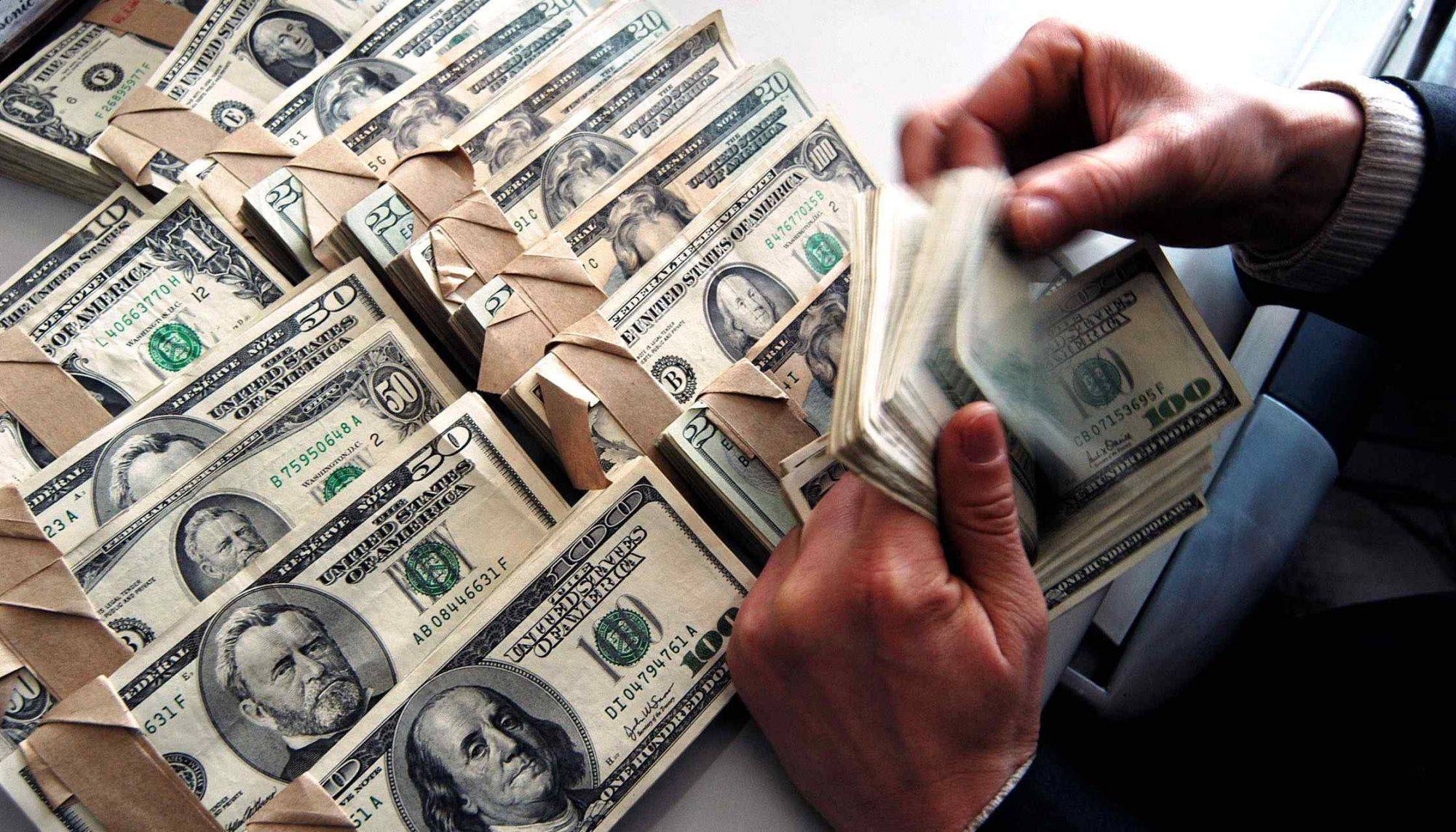 美西方“抢劫”俄罗斯的资产算清楚了，中国需要加快抛售美债_搜狐网