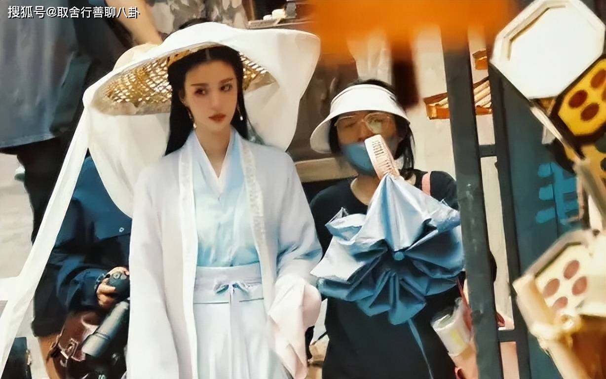 《柳舟记》路透曝光,王楚然托腮发呆表情呆萌,一身古装楚楚动人_照片