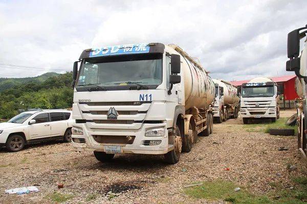 老挝货运行业卡车掠影 