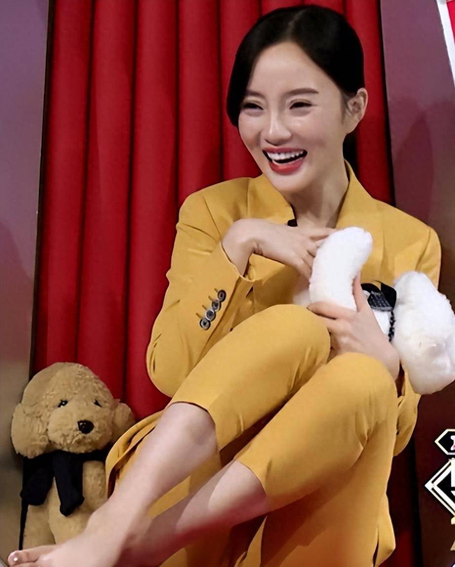 无戏可拍,星途尽毁,实在令人惋惜_李小璐_董洁_贾乃亮