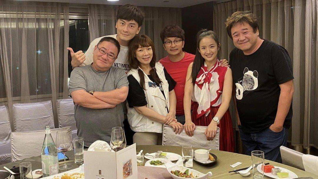 导演瞿友宁发"全家福照"掀回忆杀_郑元畅_林依晨_经典