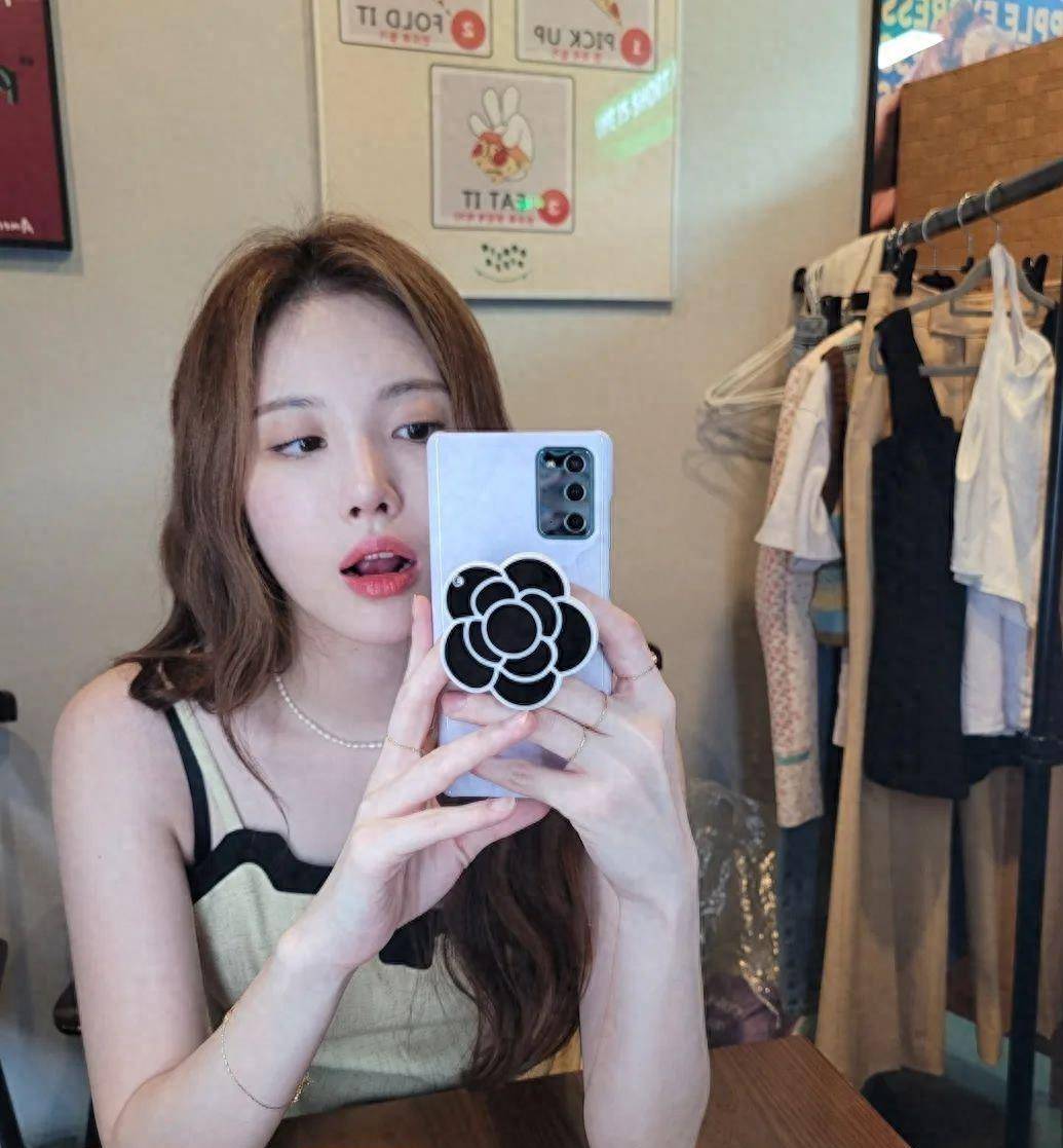 「s型丰满身材」,30岁韩国女星金亚荣yura,迷人女团c位_尤拉_魅力