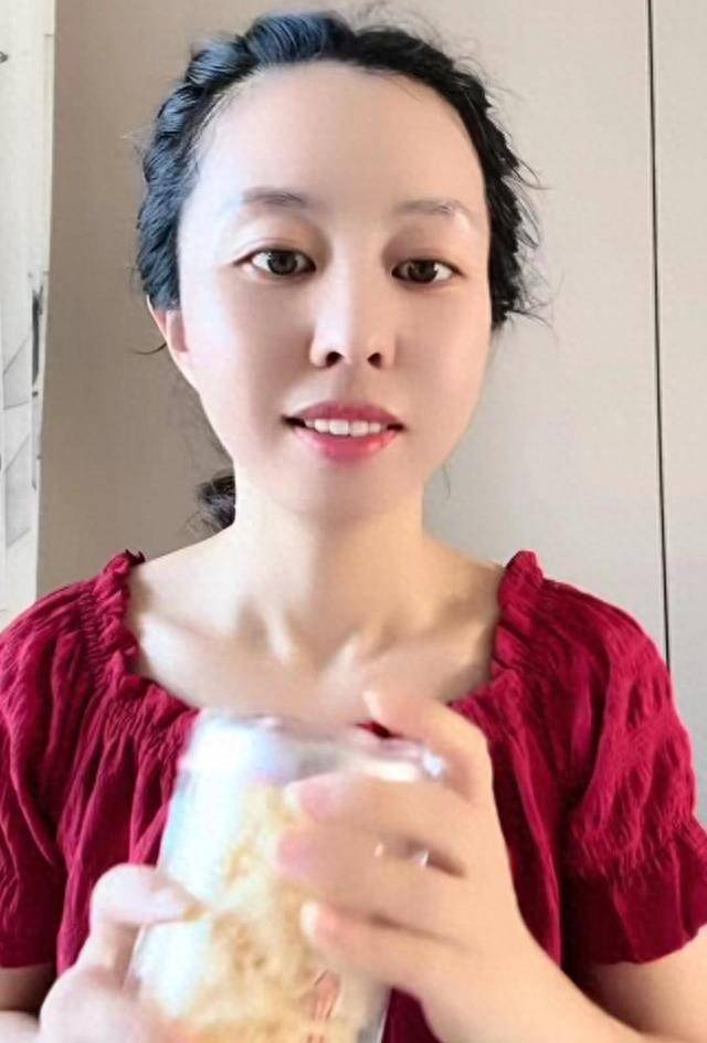 田静开播辟谣辞职传闻,近照遭嘲不再淳朴,被嘱咐过好自己的日子_许敏