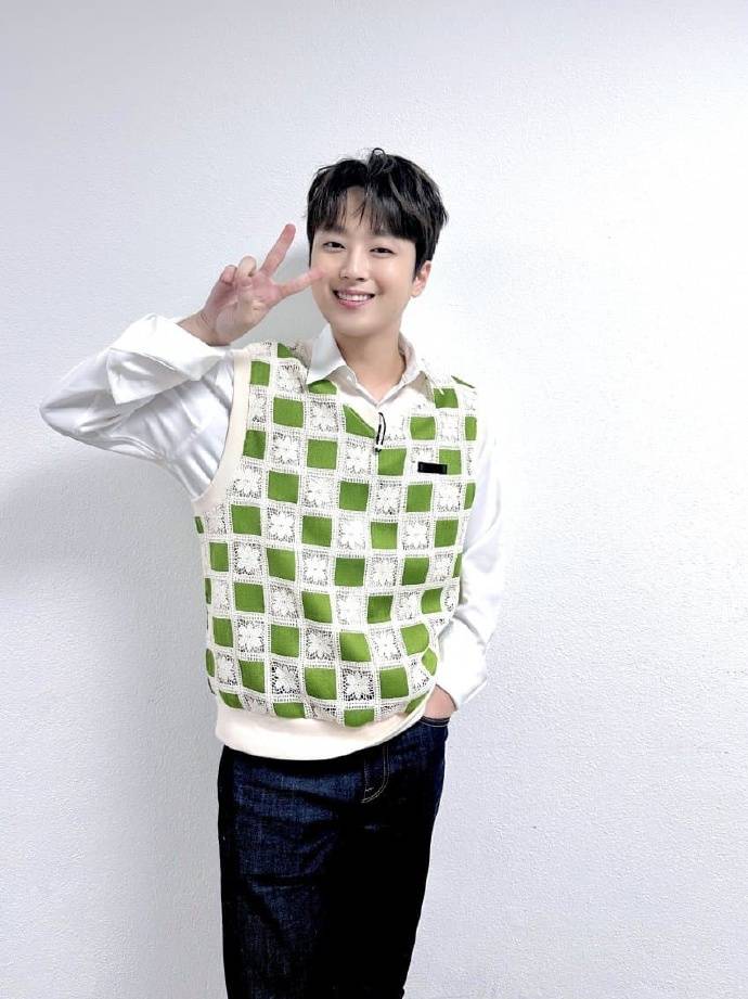 被称为韩国trot界的帅哥,他出道前失业时,看完了票房女王的剧集_李灿