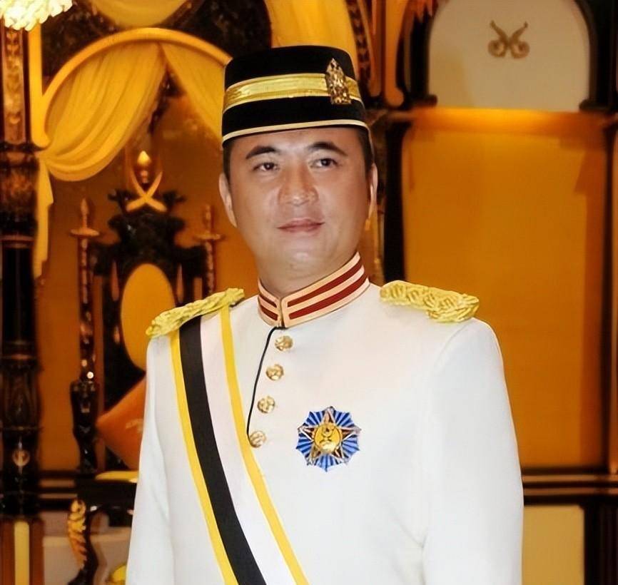 "拿督夫人"胡静:被亿万富豪追三年,打败杨紫琼嫁豪门却穿地摊货