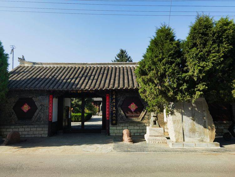 因复州城东的横山乃复州境内最高山峰,书院又为复州最高学府,故取"