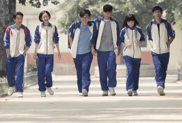 《匆匆那年》讲述的是几个人从中学到大学毕业,之间的故事_电影_陈寻