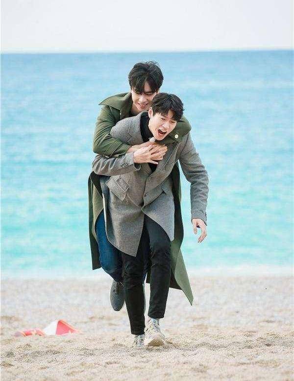 小伙白敬亭太宝藏!