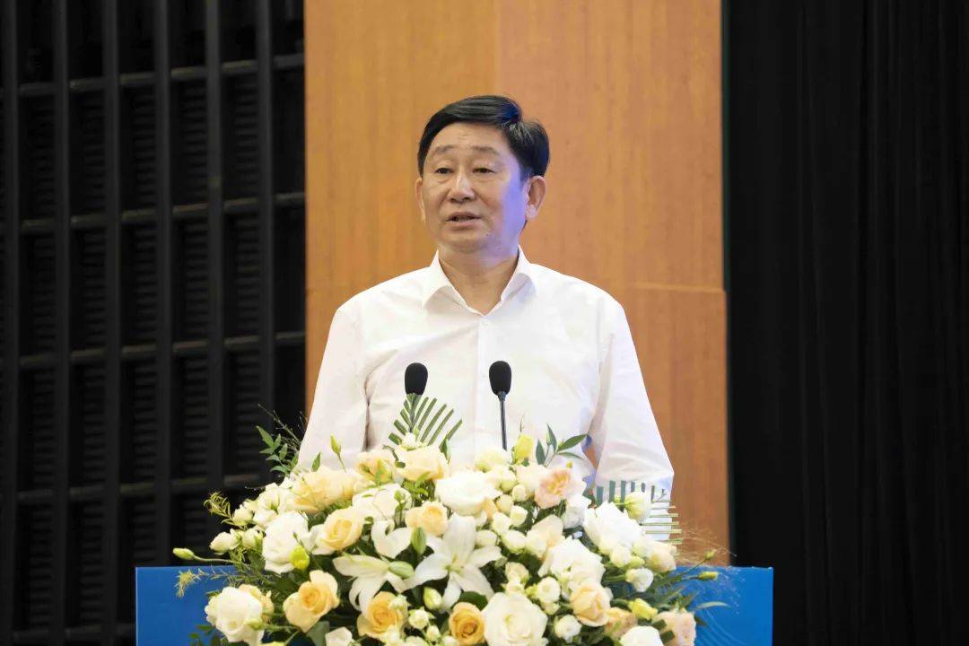 南京市玄武中等专业学校党总支书记,校长孙兵主持