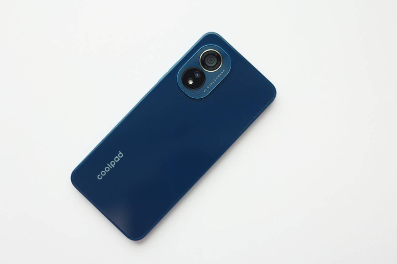 首先来说手机的"心脏"——处理器,酷派大观40s搭载的是联发科天玑700