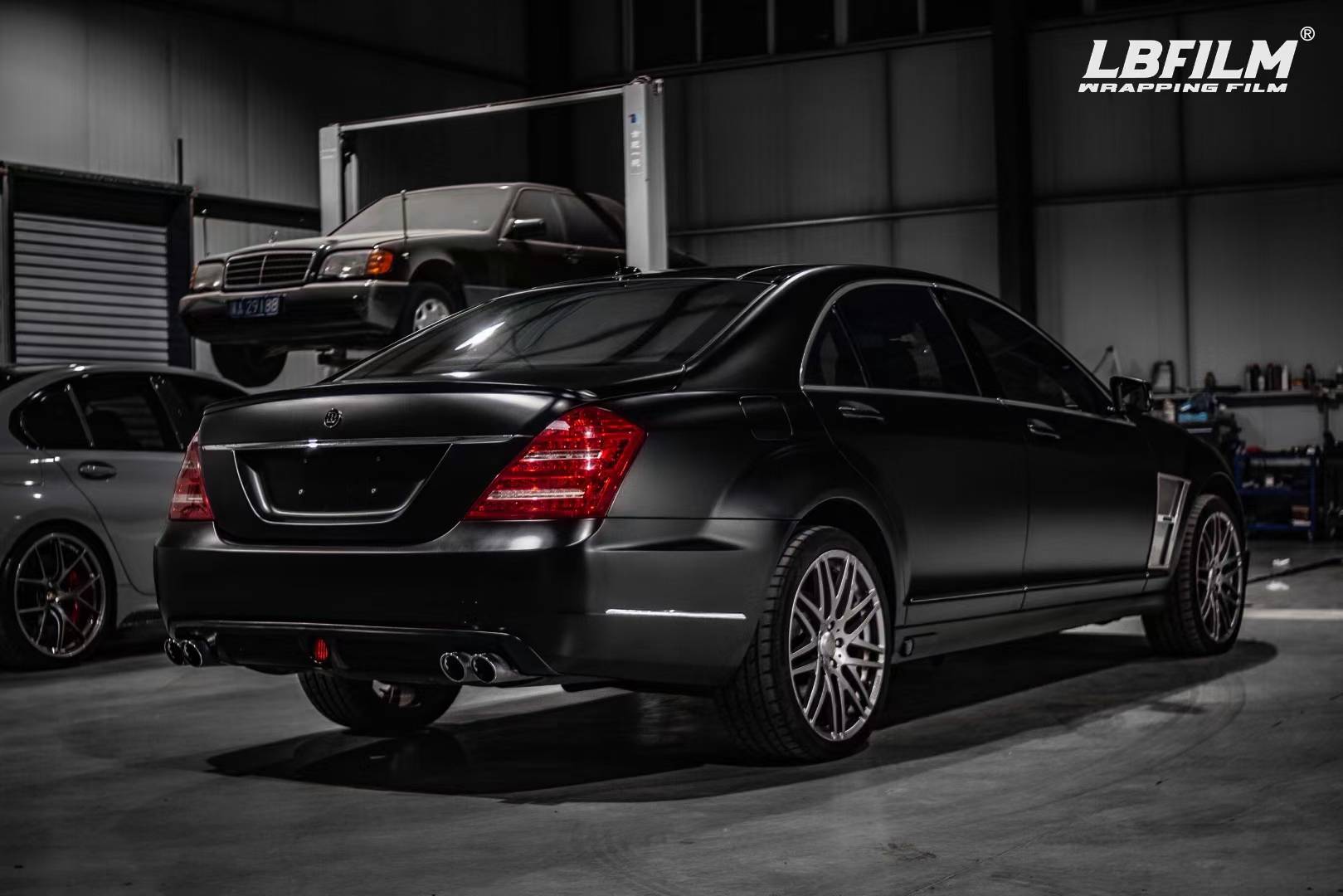 奔驰s巴博斯lb改色膜哑黑,酷黑色的哑光车身 低调细腻_搜狐汽车_搜狐