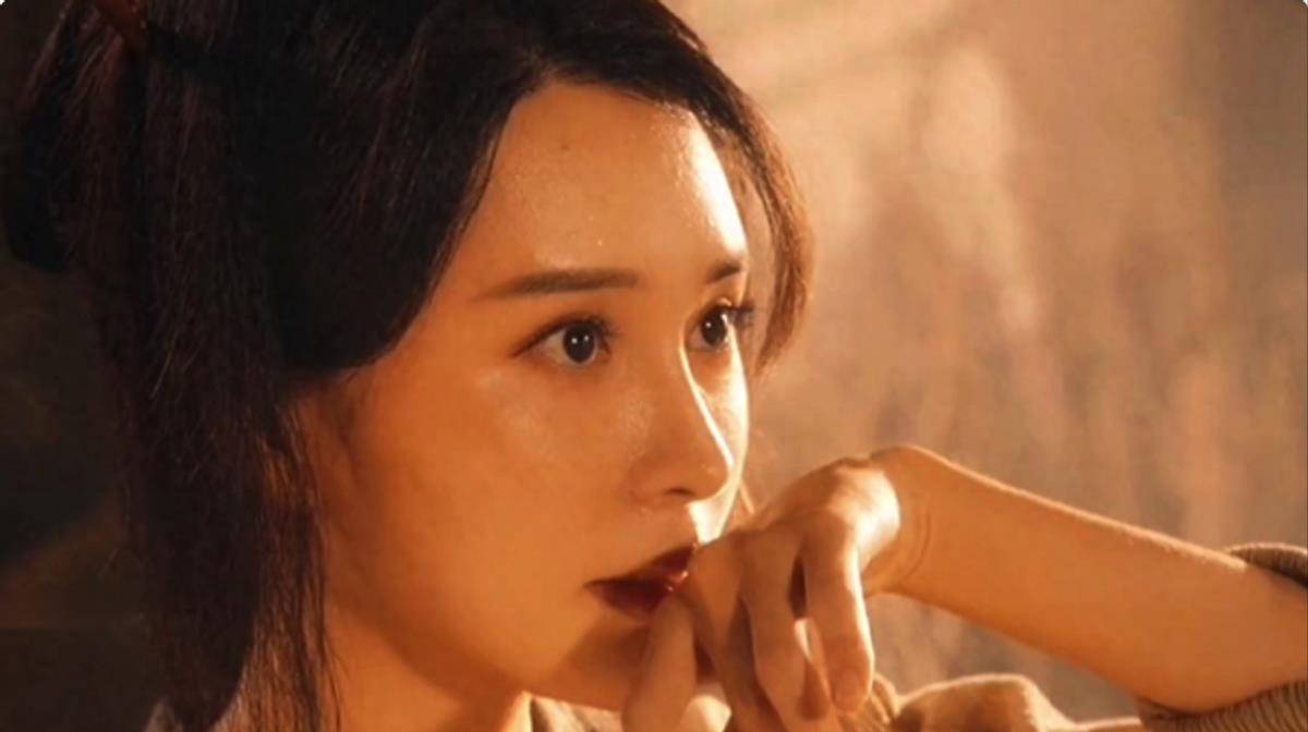 一张"假脸"却硬要演潘金莲,脸部僵硬像蛇精,让人看着难受_吴春怡_身材