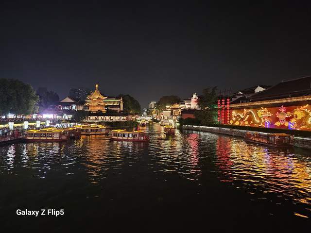 体验完三星 Galaxy Z Flip 5，终于明白翻盖折叠屏为何能俘获女性芳心