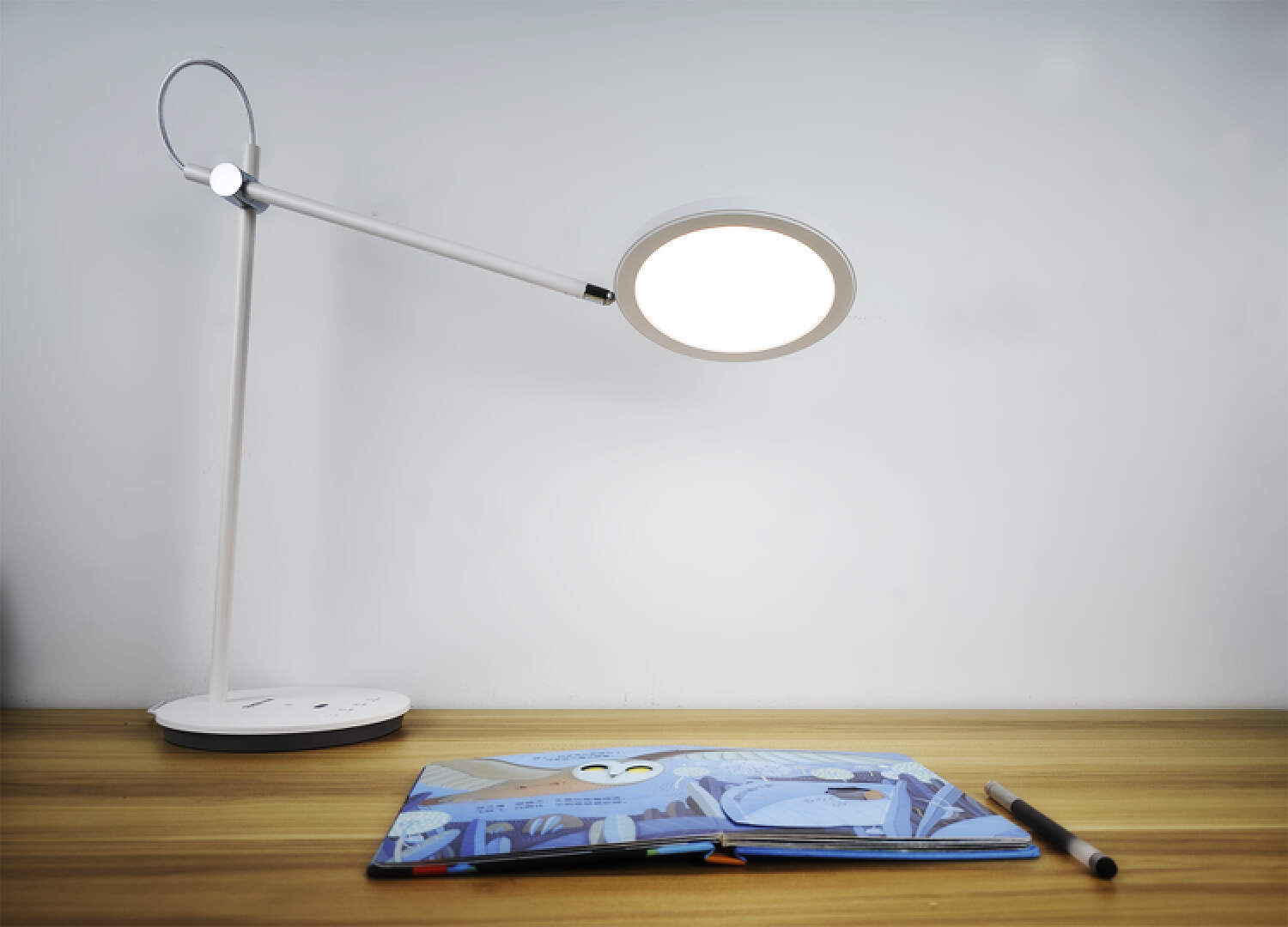 无眩光、无可视频闪,书客护眼灯L1体验,99.8%还原自然光