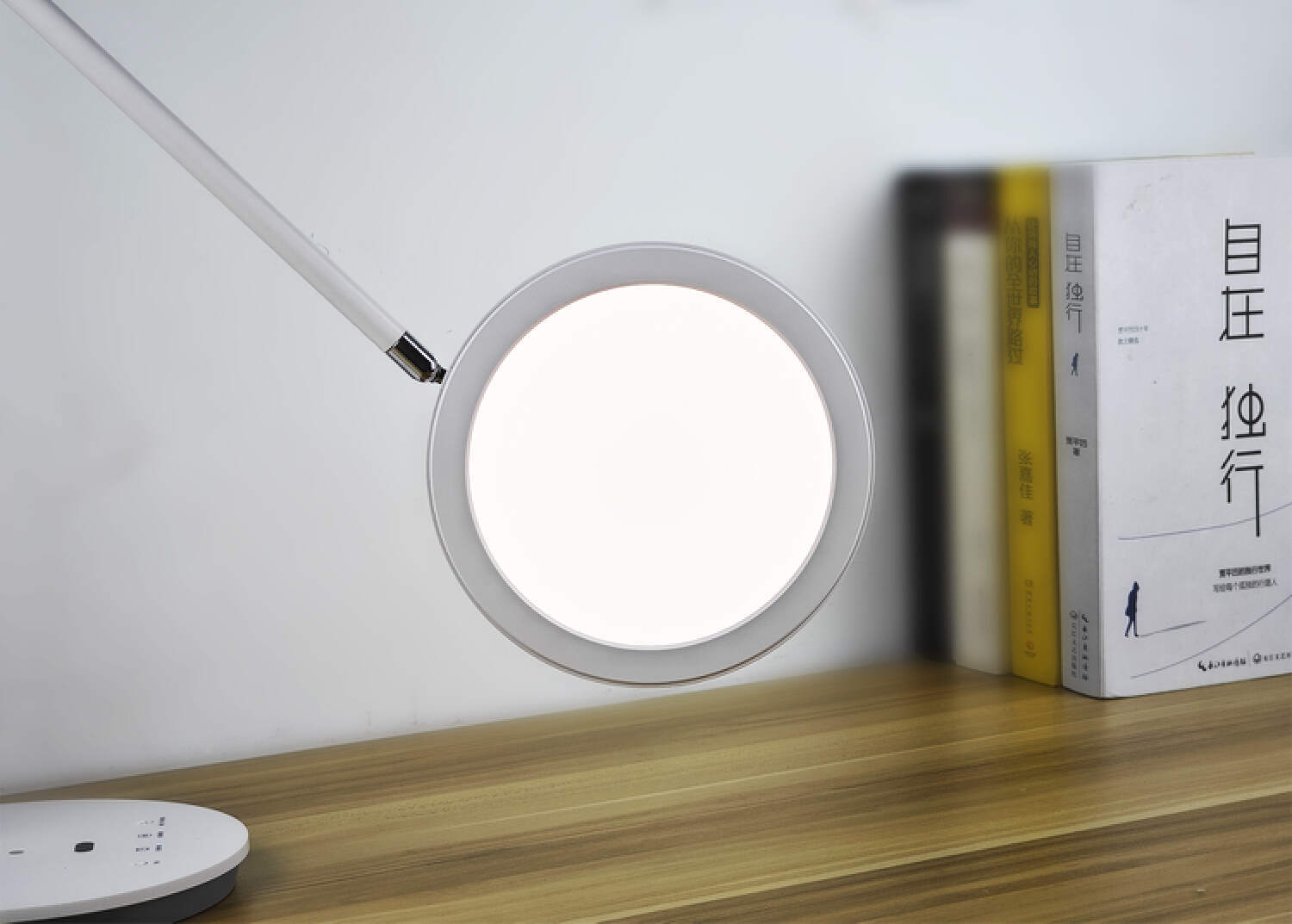 无眩光、无可视频闪,书客护眼灯L1体验,99.8%还原自然光