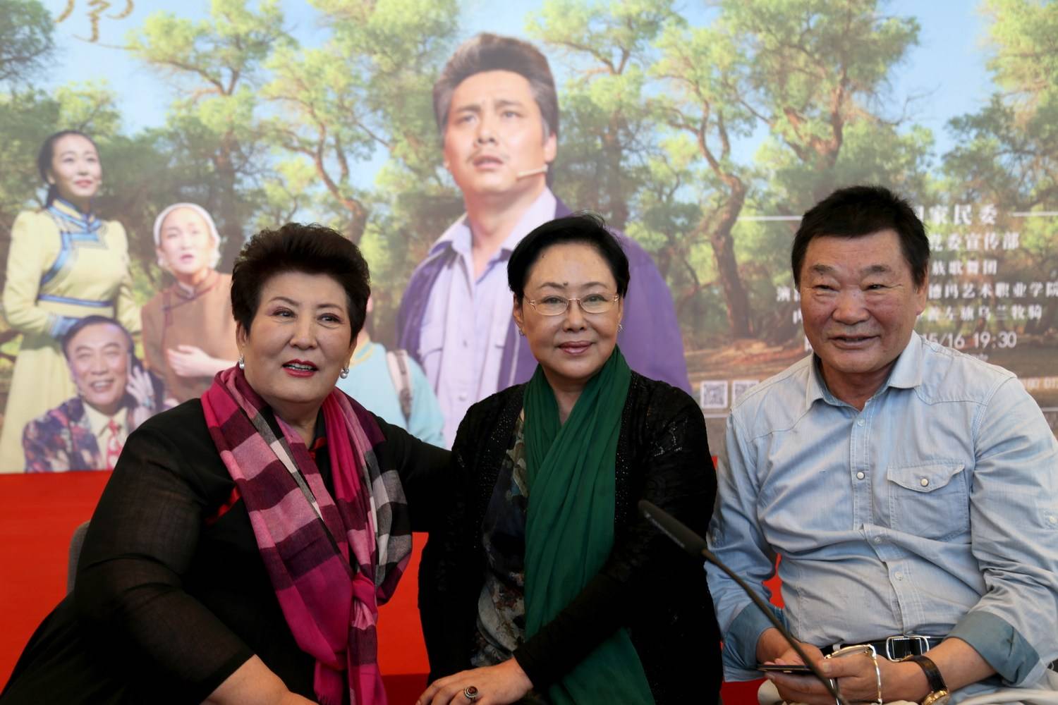 德德玛再婚,两个儿子排斥继父,她将3个男人润滑成亲生父子_内蒙古