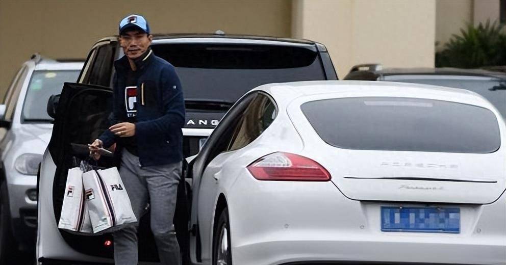 赵明剑豪车让人哭笑不得_保时捷_总价值_法拉利