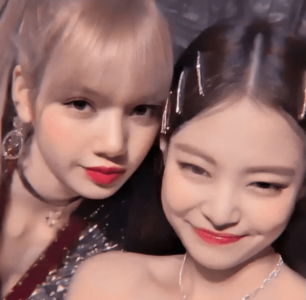 曝jennie美剧大尺度,lisa参演疯马秀,成功或开创韩娱闯欧新思路_表演