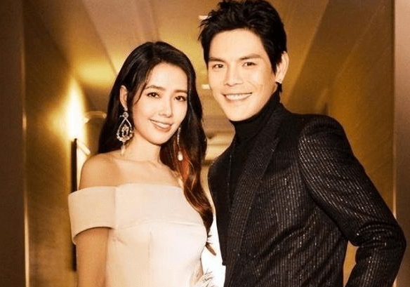 郭碧婷向佐亮相电影节,全黑造型被吐槽太丑,女方脸垮显老大变样_生活