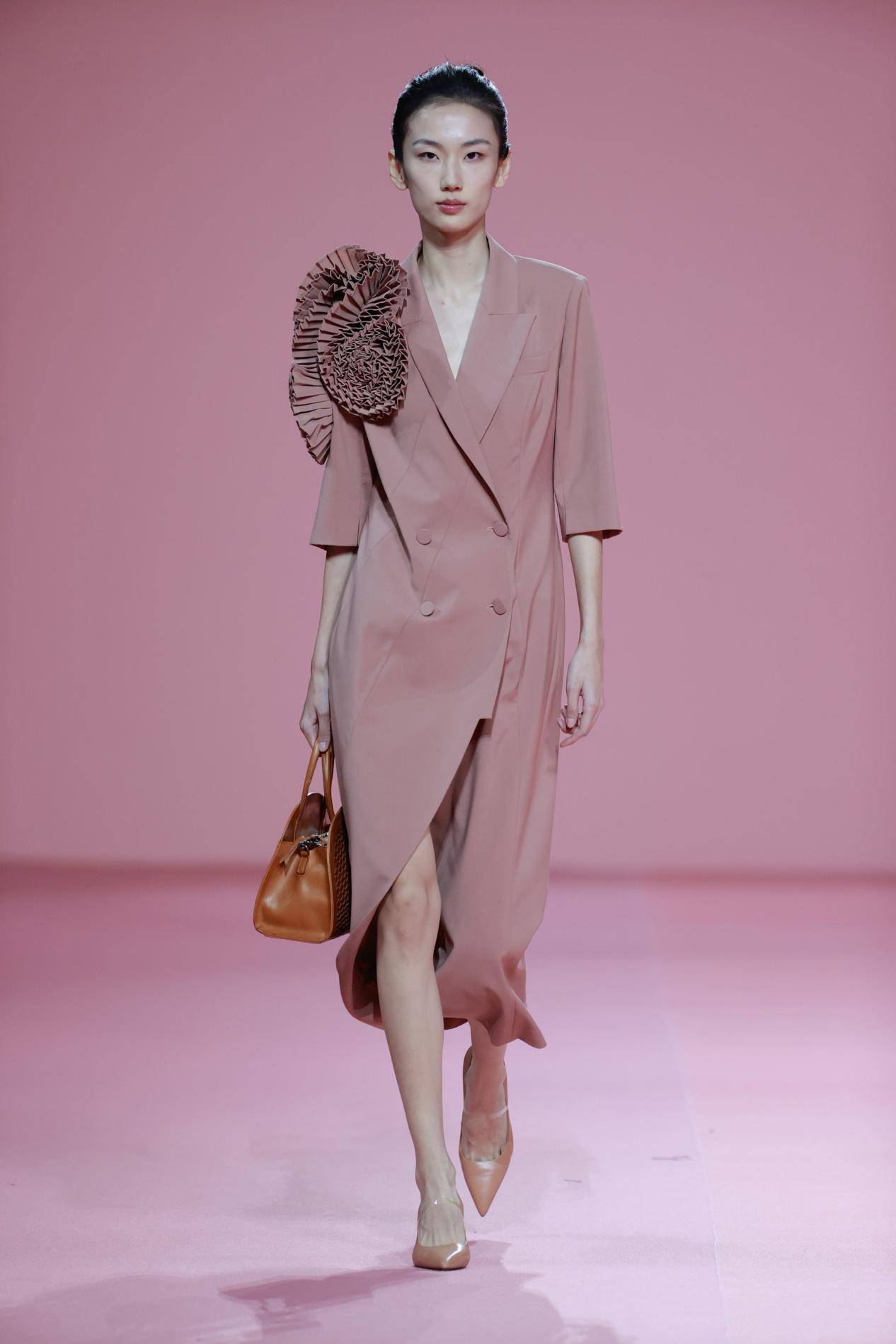 亮相中国国际时装周_品牌_设计_王璇