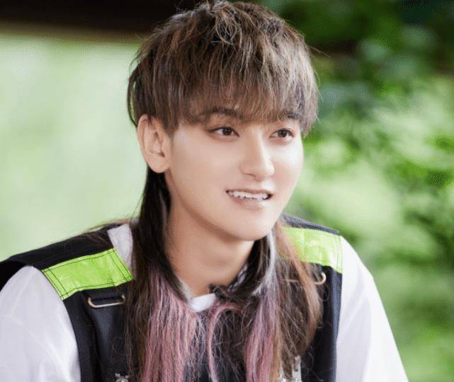 黄子韬拍戏时的二维码被粉丝扫描,添加好友后傻眼,我没看错吧?