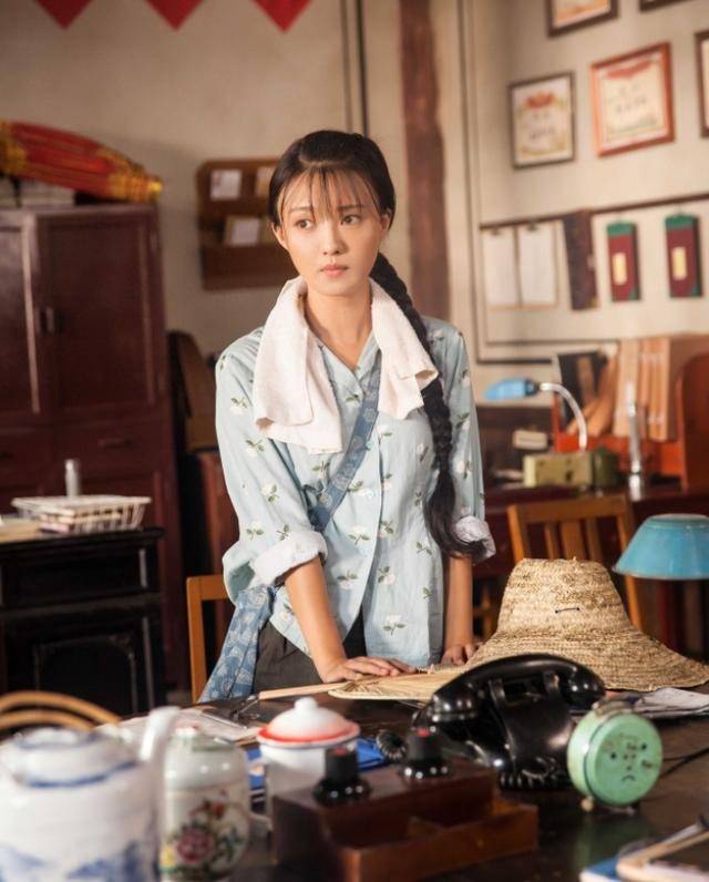 "年代剧美人"傅晶:低调演戏20多年,无爱人婚姻,46岁貌美如花_气质