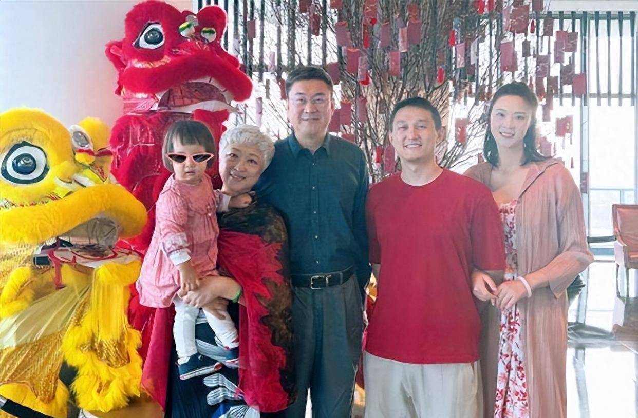 穿时尚秀1米93时尚身材,老公婚后变邋遢_杨臻博_别墅_一家人