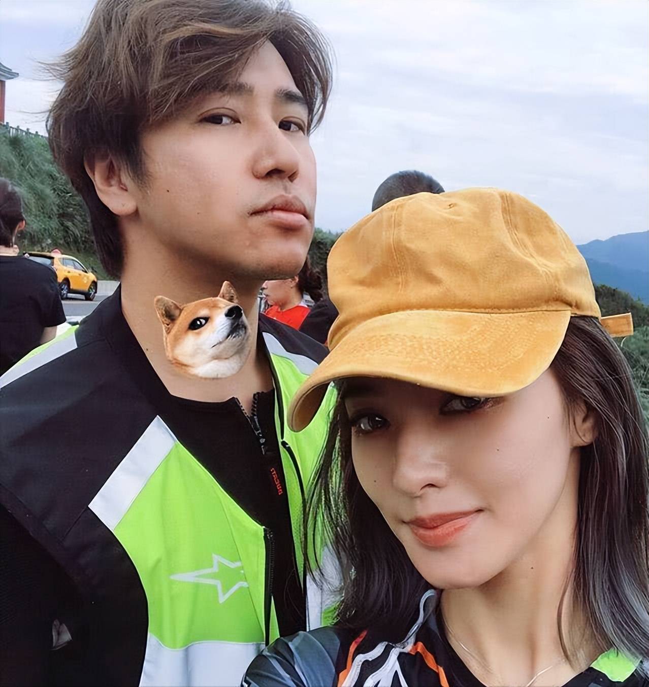 买醉,深夜抱电线杆撒酒疯,前妻离婚两年找鲜肉帅哥_郑云灿_因为_友人