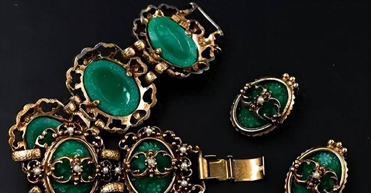 欧洲中世纪珠宝风格解析_宝石_贵族_的设计