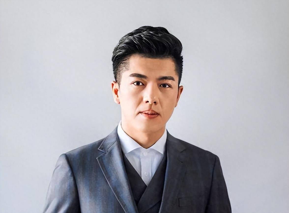 冯硕:从内蒙古走出的著名主持,当过5省主持人对家乡一往情深_中央电视