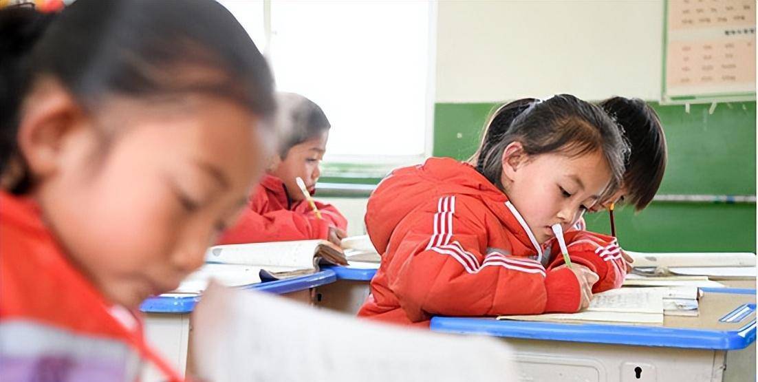 2021年,宁夏7岁小女孩一笑成名,后拒百万签约,如今怎么样了?