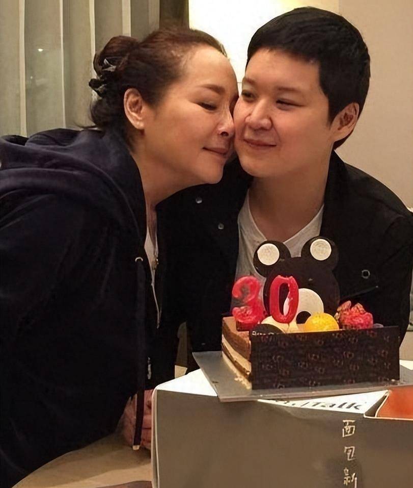 "东方梦露"恬妞,姐妹中的佼佼者!_陈书婷_姐姐_大哥