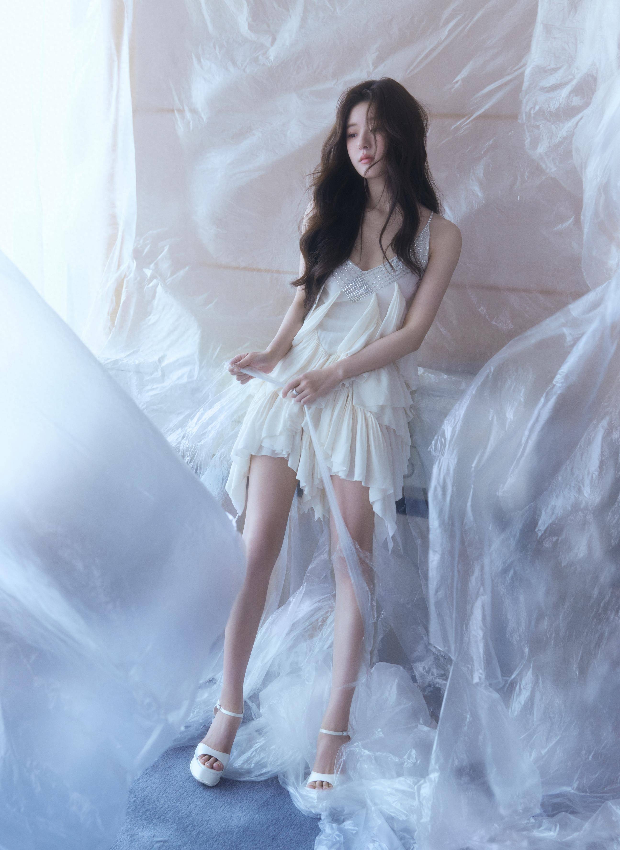 赵露思的抹胸纱裙极其迷人_气质_娱乐_图片