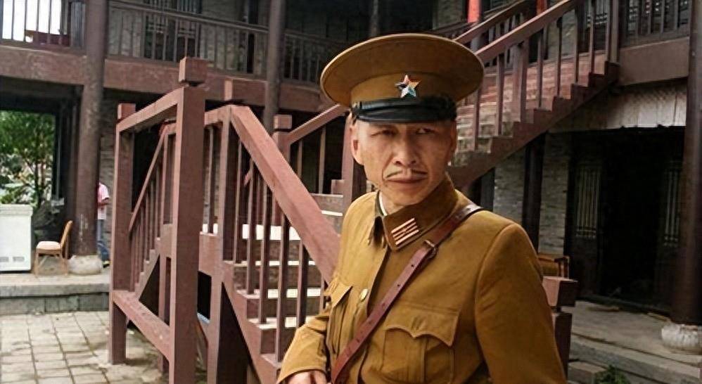 因演汉奸太像被司机拒载,以丑成名的他,女儿长相却堪比刘亦菲_李明