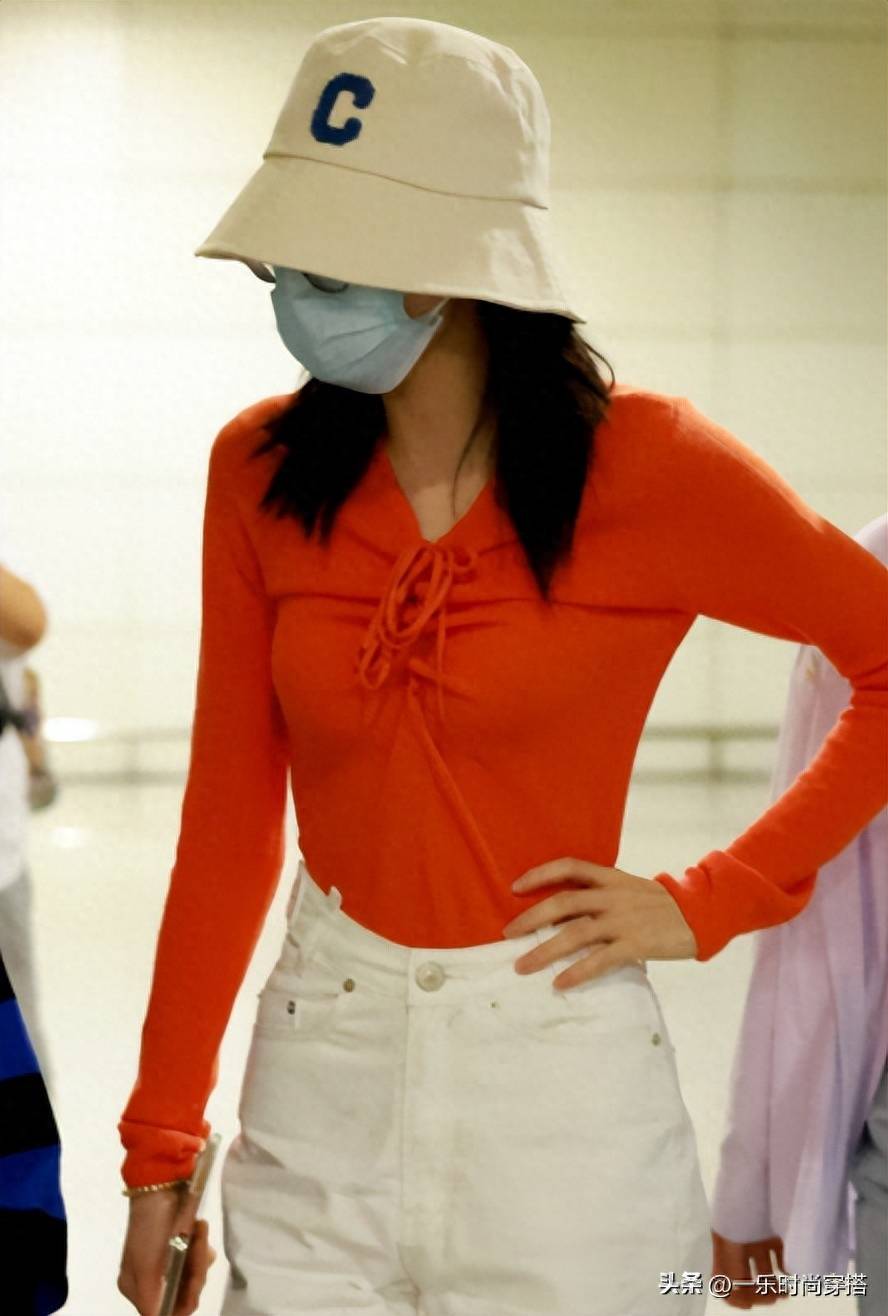 迪丽热巴暴瘦成"飞机场"!