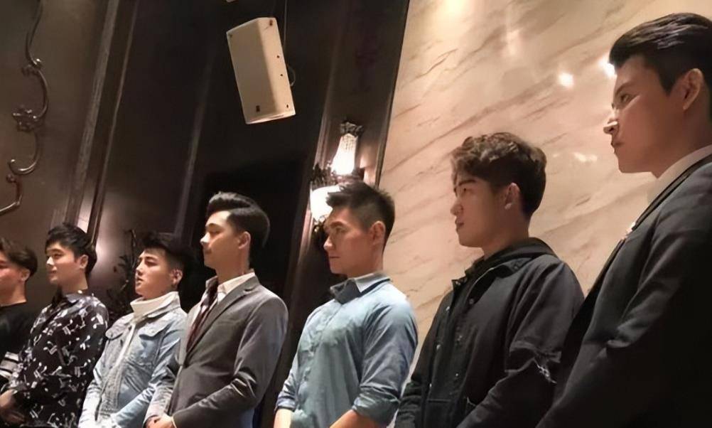 白马会所:富婆的"天上人间",因一条微博登上热搜,一夜被查封_服务