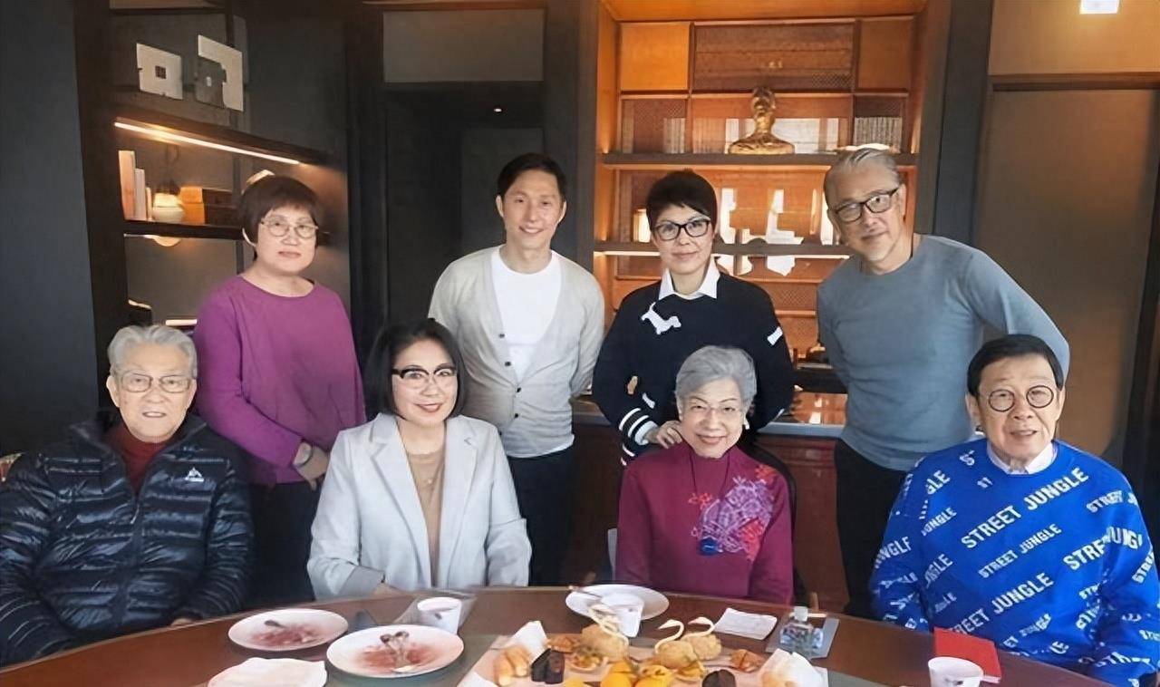 为陪病妻推戏约,每天锻炼不连累子女_周聪_妻子_谢贤