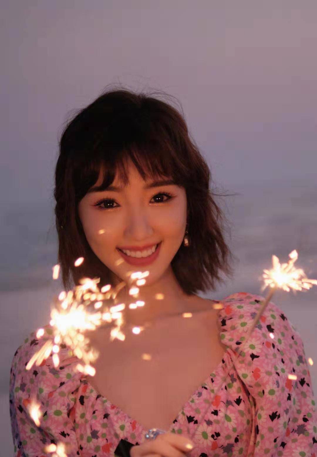 毛晓彤跟张萌夫妇聚会,杨玏被拍到现身,随后立刻被剪疑似被公关_网友