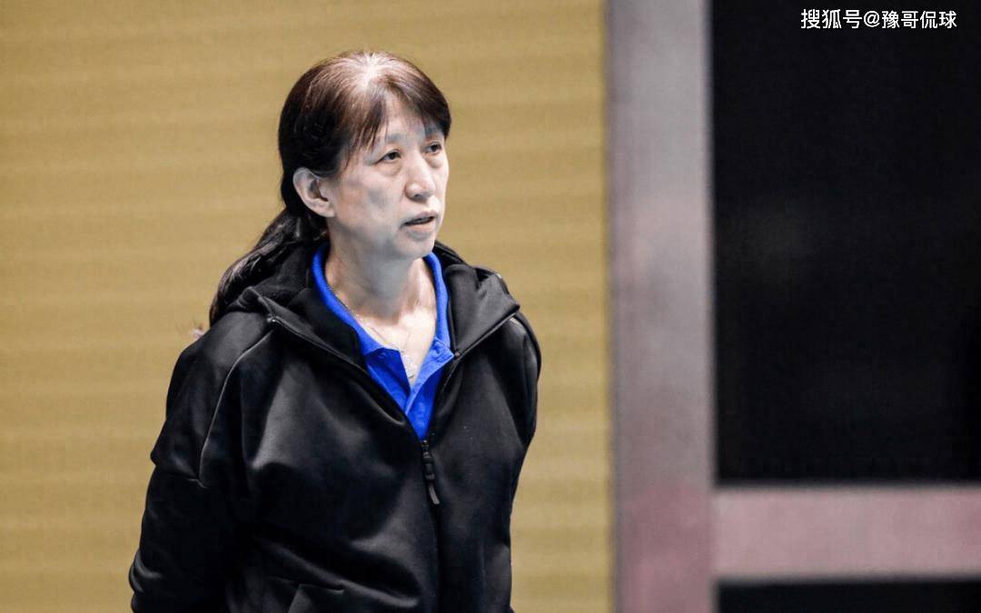 女排欠薪丑闻曝光,27岁国手恐被除名,王一梅或卷入,让郎平失望_丁霞