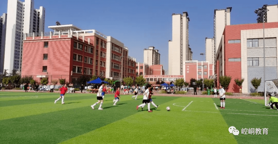 足球项目比赛设平凉二中,平凉十中等7个分赛点,共6个组别,24个代表队