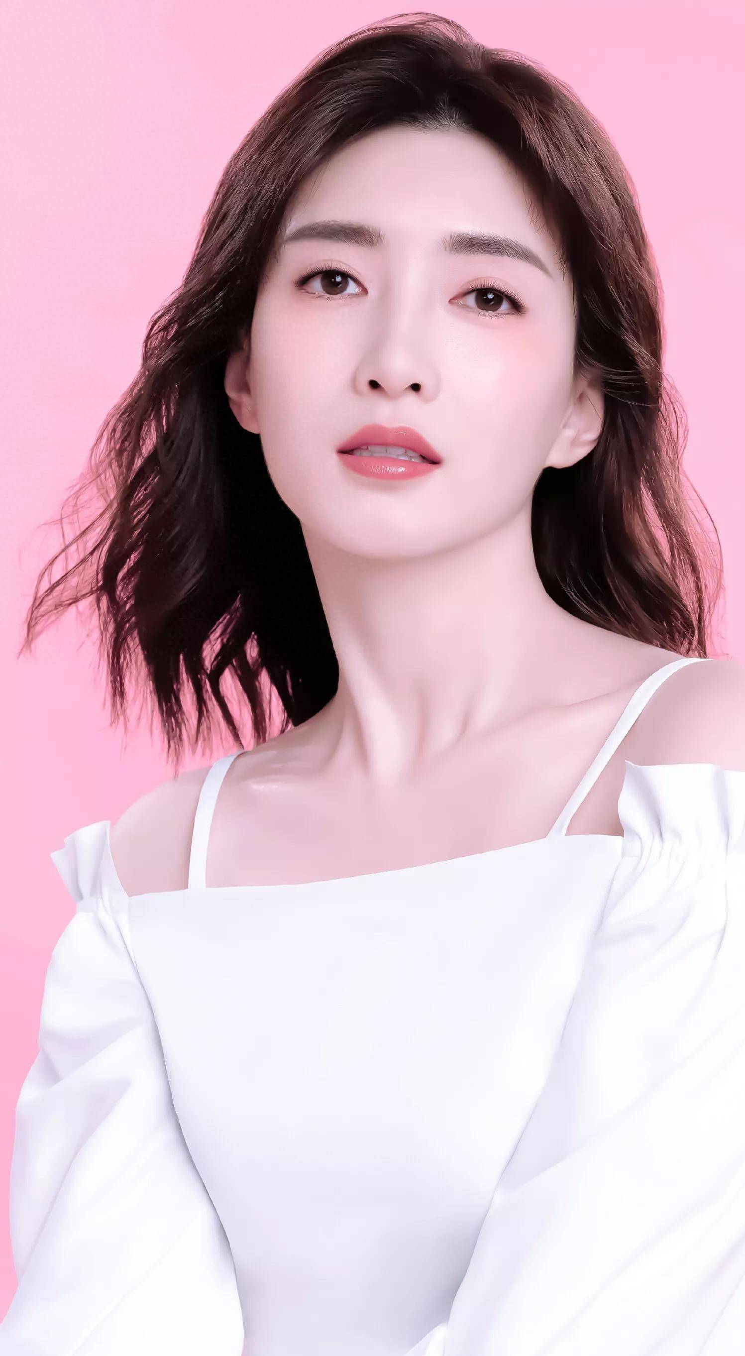 江疏影照片暴露事业线!皮肤白皙美丽,大长腿性感撩人_粉色_笑容_穿着