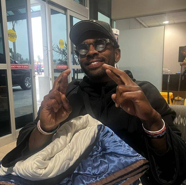 欧文引爆中国行,球迷热情接机,展现顶级巨星魅力_厦门_影响力_互动