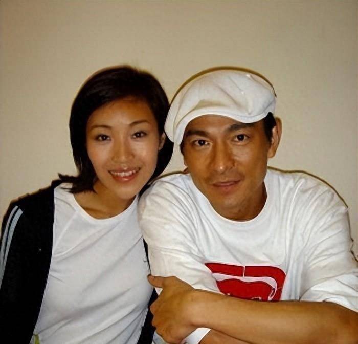 刘德华和赖文辉的关系被曝光,除了结婚证,他们什么都给了_赖文慧_舞台