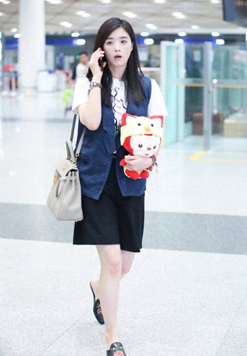 蒋欣的脸有多大?