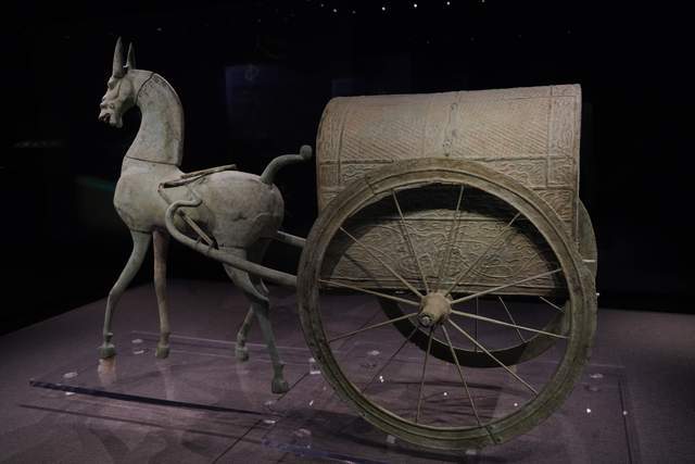 貴州出土漢代銅車馬,細節上栩栩如生,再現夜郎國軍事裝備和文化_文物