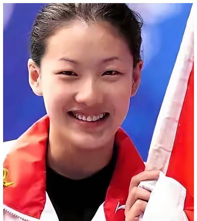 伏明霞:14岁成名,24岁嫁50岁富豪,婚后生下一女两子_梁锦松_陈慧珊