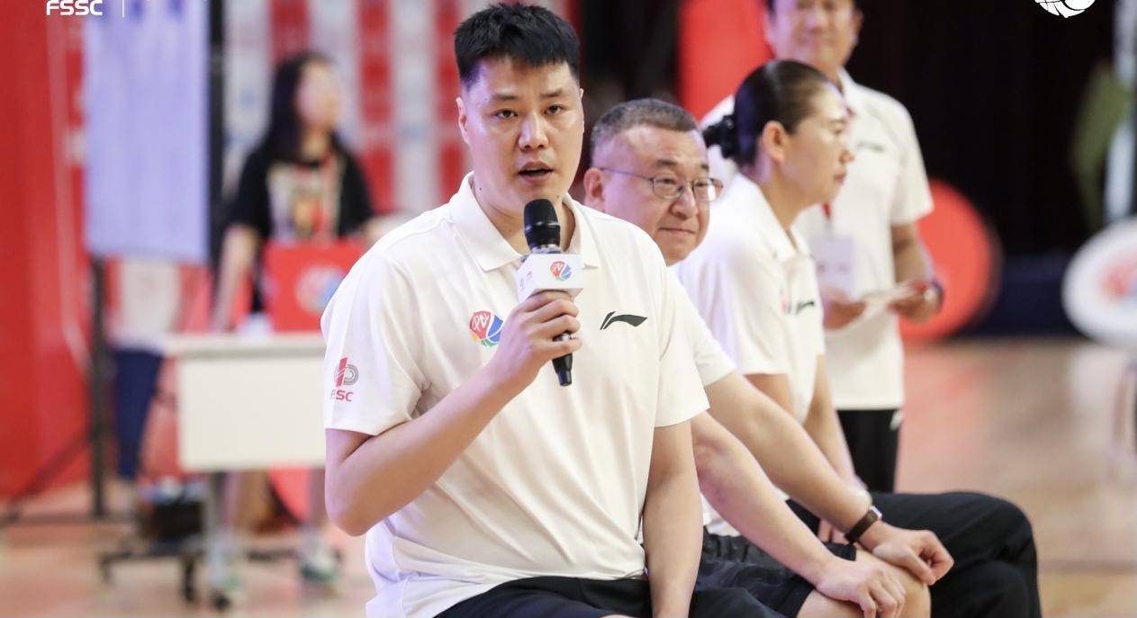 贺天举遭遇伤病的连续侵袭,在对阵四川的总决赛因和球迷打架事件导致